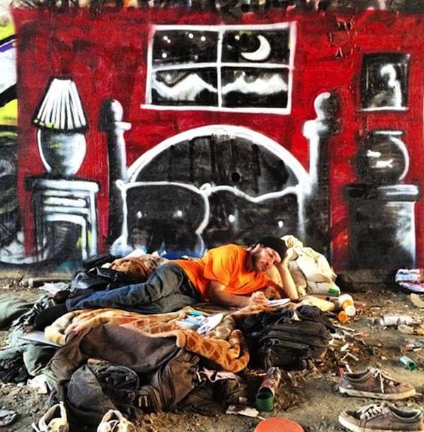 LA_Graffiti_Artist_Skidrobot_Humanizes_Homeless_People_By_Painting_Their_Dreams_2014_02